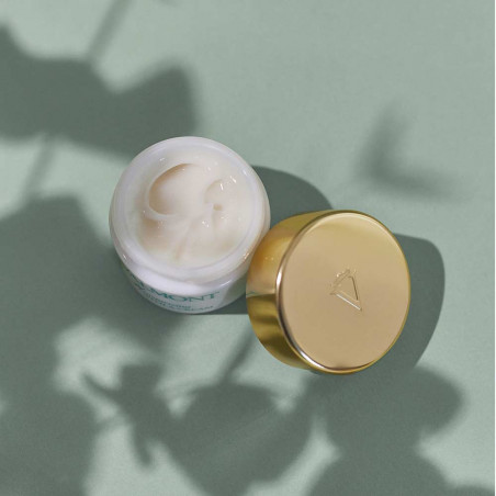 MOISTURIZING WITH A CREAM
