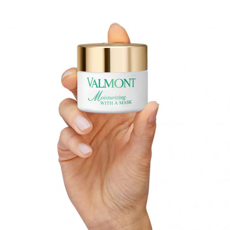 MOISTURIZING WITH A MASK