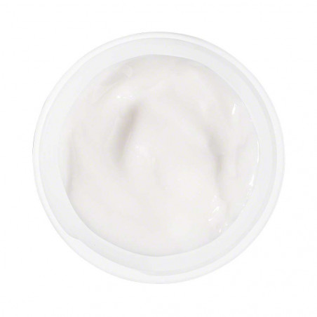 MOISTURIZING WITH A CREAM