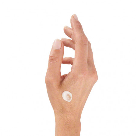 MOISTURIZING WITH A CREAM