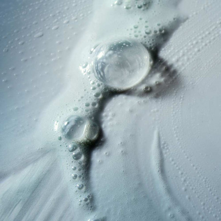 THE ESSENCE FOAMING CLEANSER